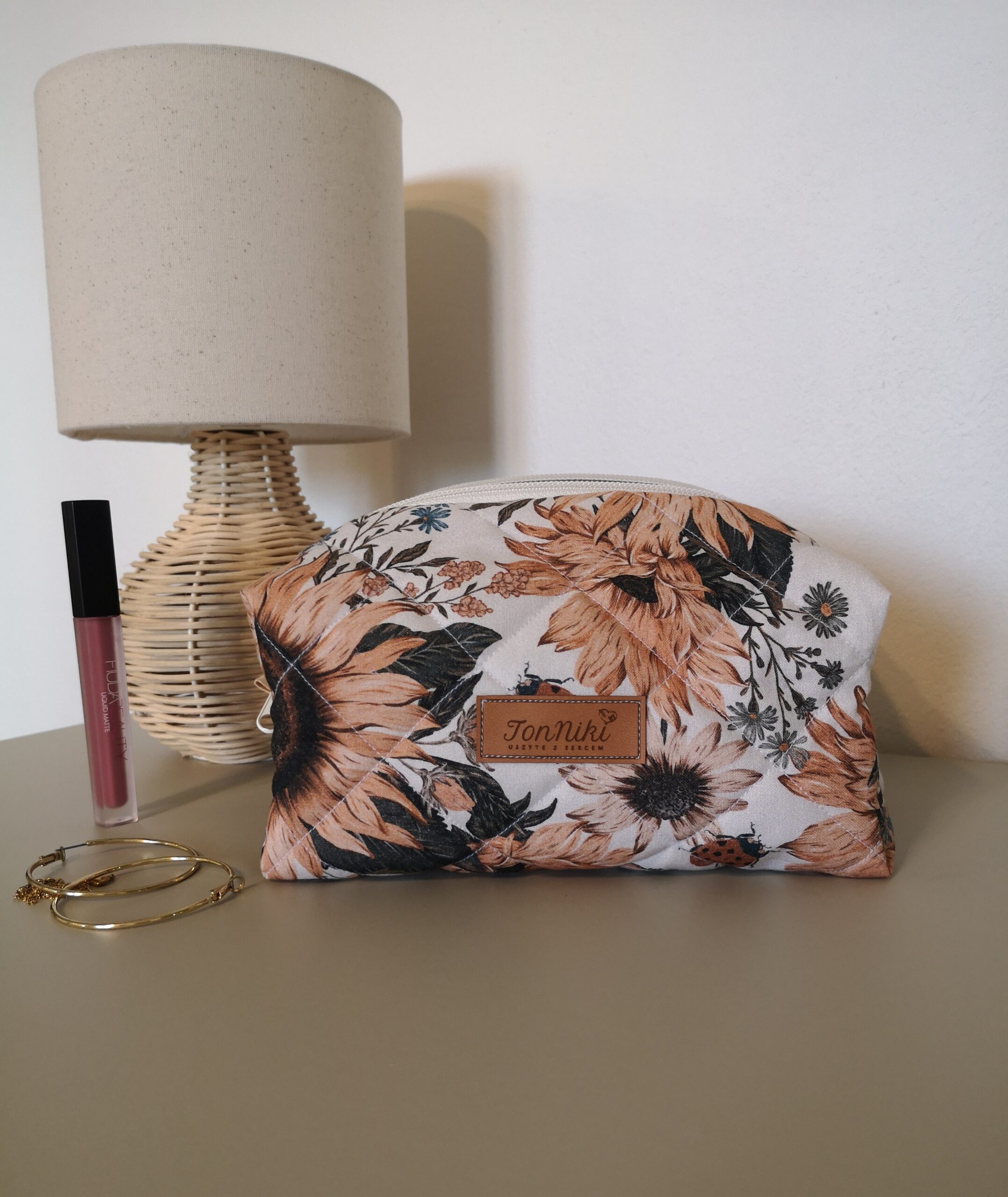 Kosmetyczka bawełniana retro słoneczniki wykonana z naturalnej bawełny, w kolorze beżowym, z zamkiem błyskawicznym i wodoodpornym wnętrzem