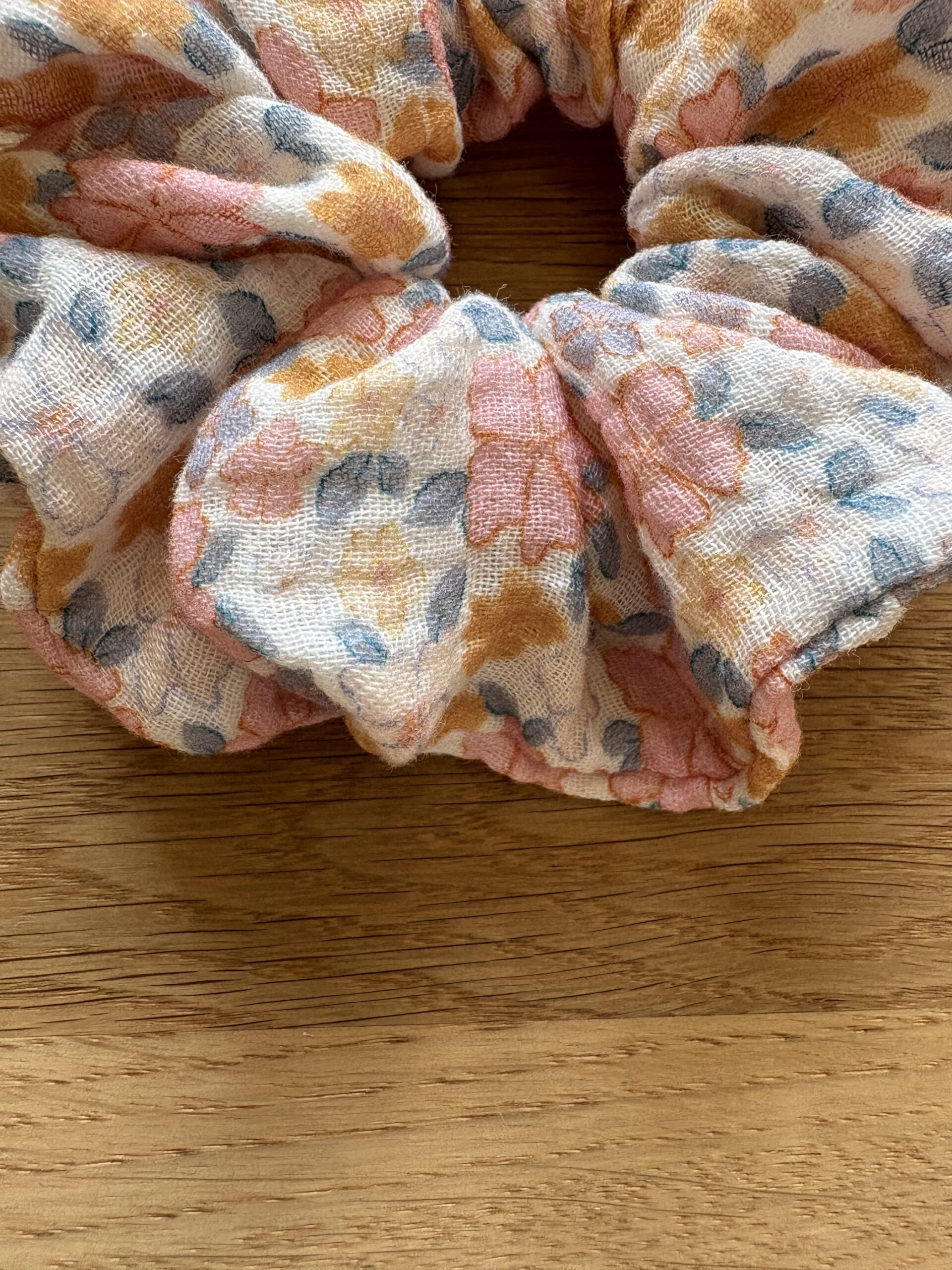 Scrunchie muślinowa - flora - obrazek 2