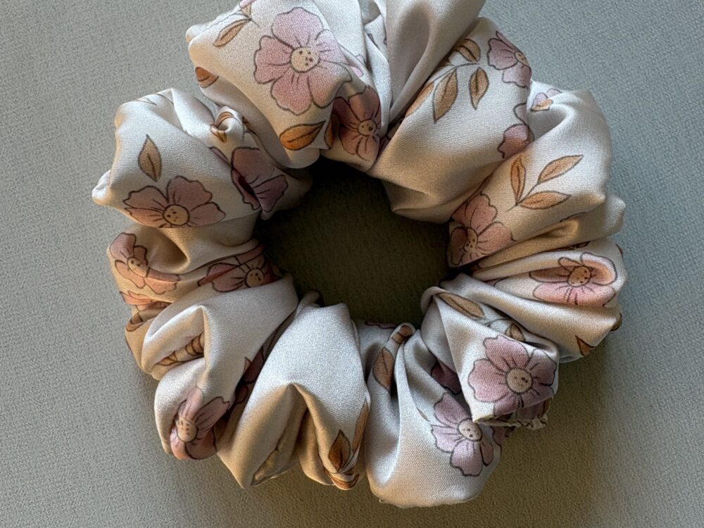Scrunchie satynowa kremowa