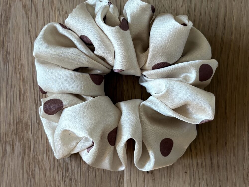 Scrunchie satynowa masełkowa