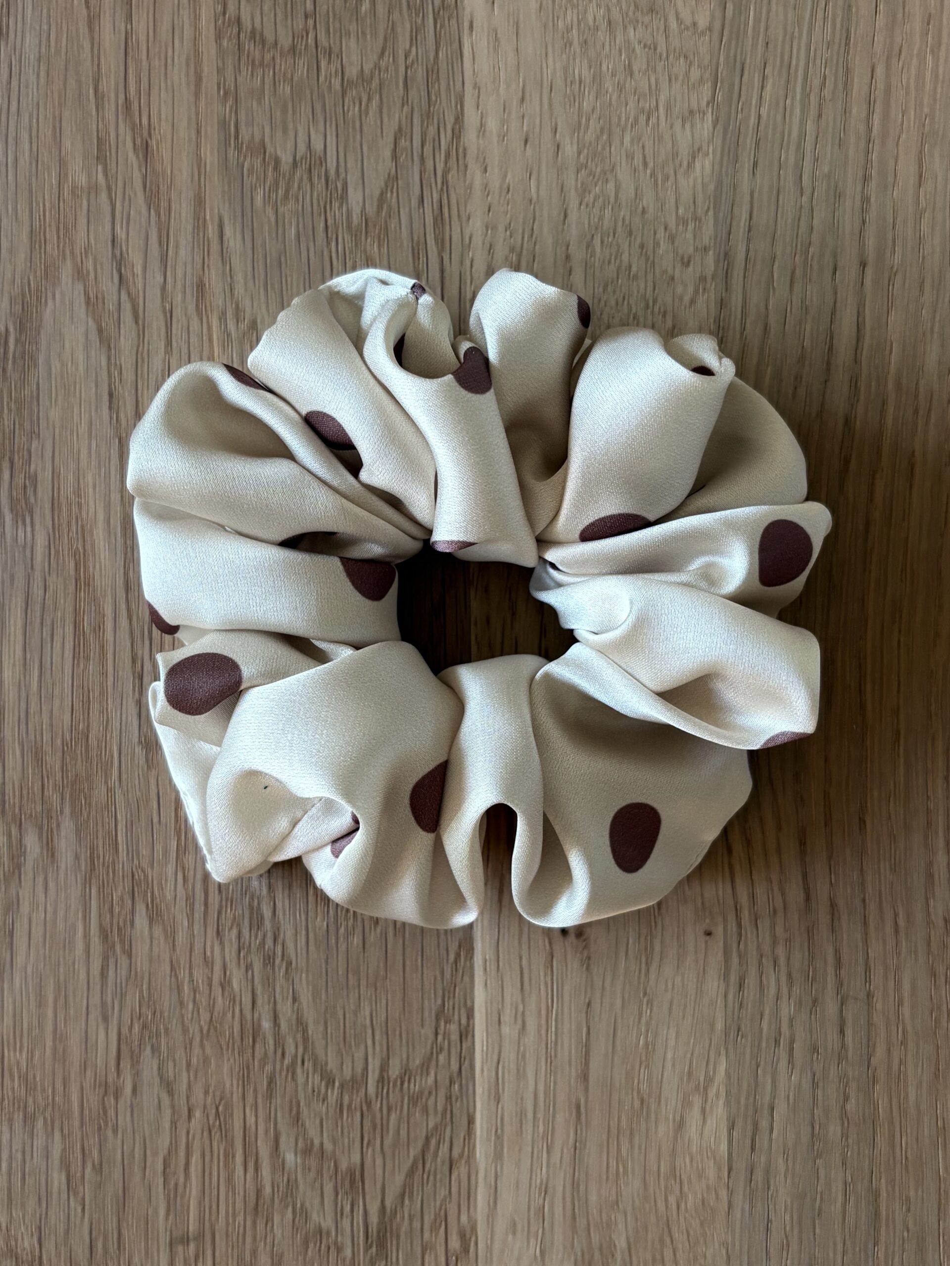 Scrunchie satynowa masełkowa