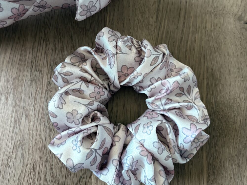 Scrunchie satynowa różowa